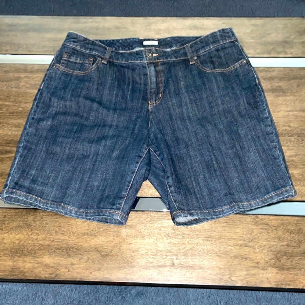 Liz & Co stretch denim shorts